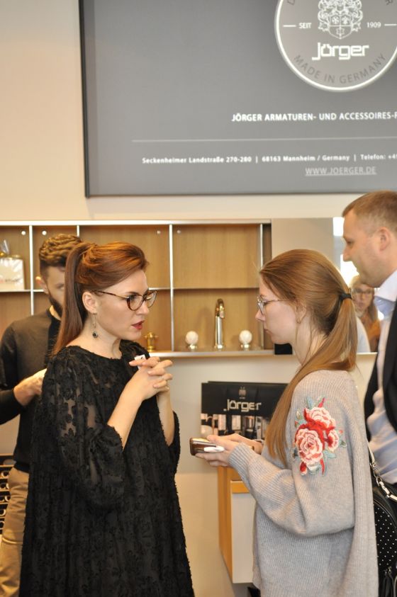 Jörger Präsentation der Jörger Neuheiten im LV Studio Salon mit der Exportleiterin Anna Mitsykh (Jörger) und Ekaterina Ananeva 