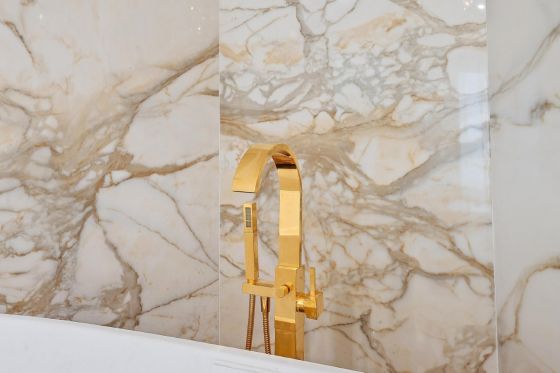 Jörger Design, Empire Royal, the floor-mounted bath mixer with hand shower, gold, bathroom in Florida, exclusive taps, elegant, timeless, exclusive finishes