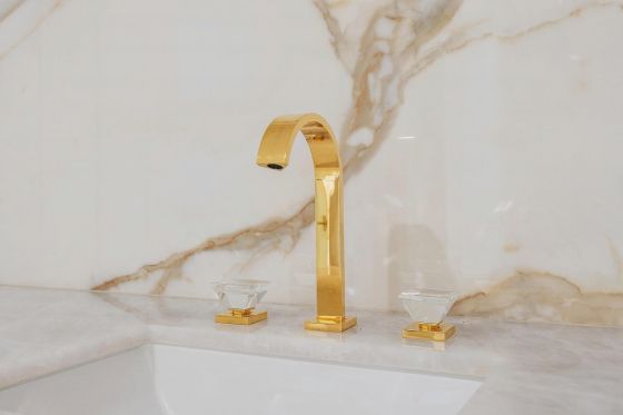 Jörger Design, 3-hole basin mixer, Empire Royal Crystal, 24-carat-gold, luxury bathroom in Florida, crystal handles, sophisticated bathroom design