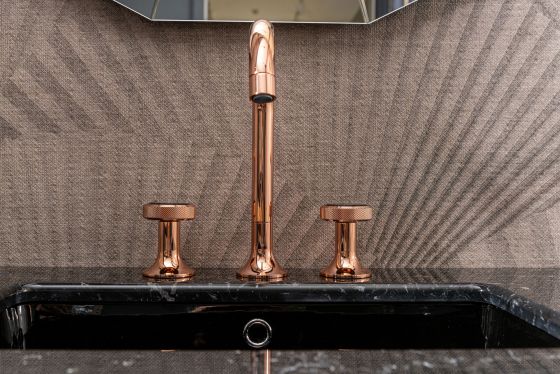  Washbasin mixer and accessories from the Valencia series with black crystal in rose-gold