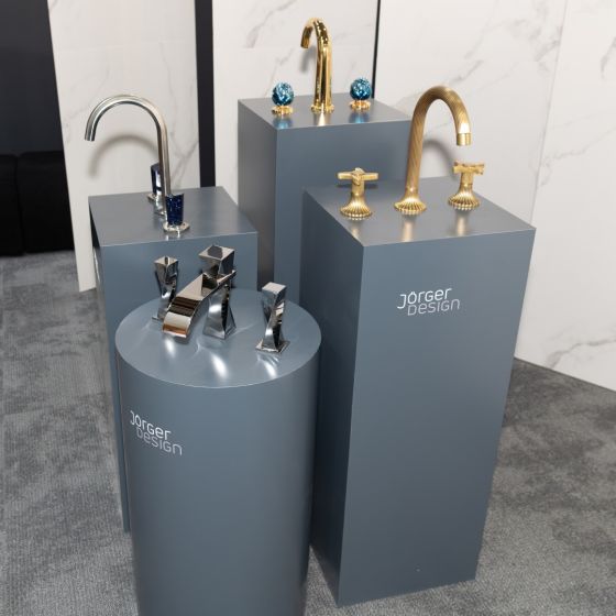 Jörger Design, Designarnetur an der Säule, Turn, Belledor, Shado, Cronos, modern exclusive mischer, Expo, Schauraum