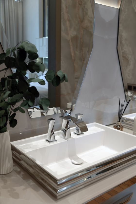 Jörger Design, 3-Loch-armature, Turn, Design Armatur, Chrom, Waschtischbatterie, elegant, modern, stilvoll, Spiegel Mildue
